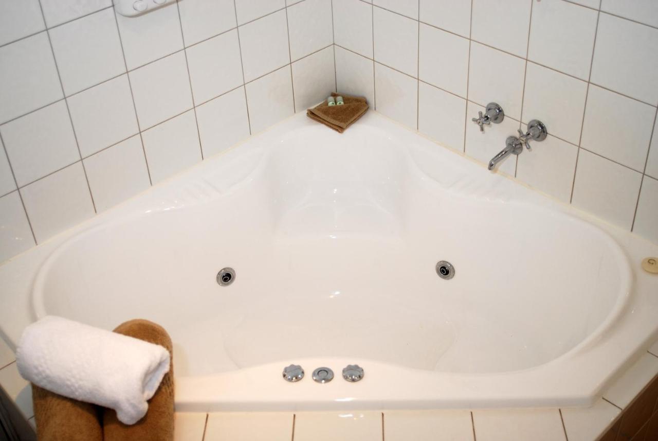 Melton Motor Inn And Apartments Екстериор снимка
