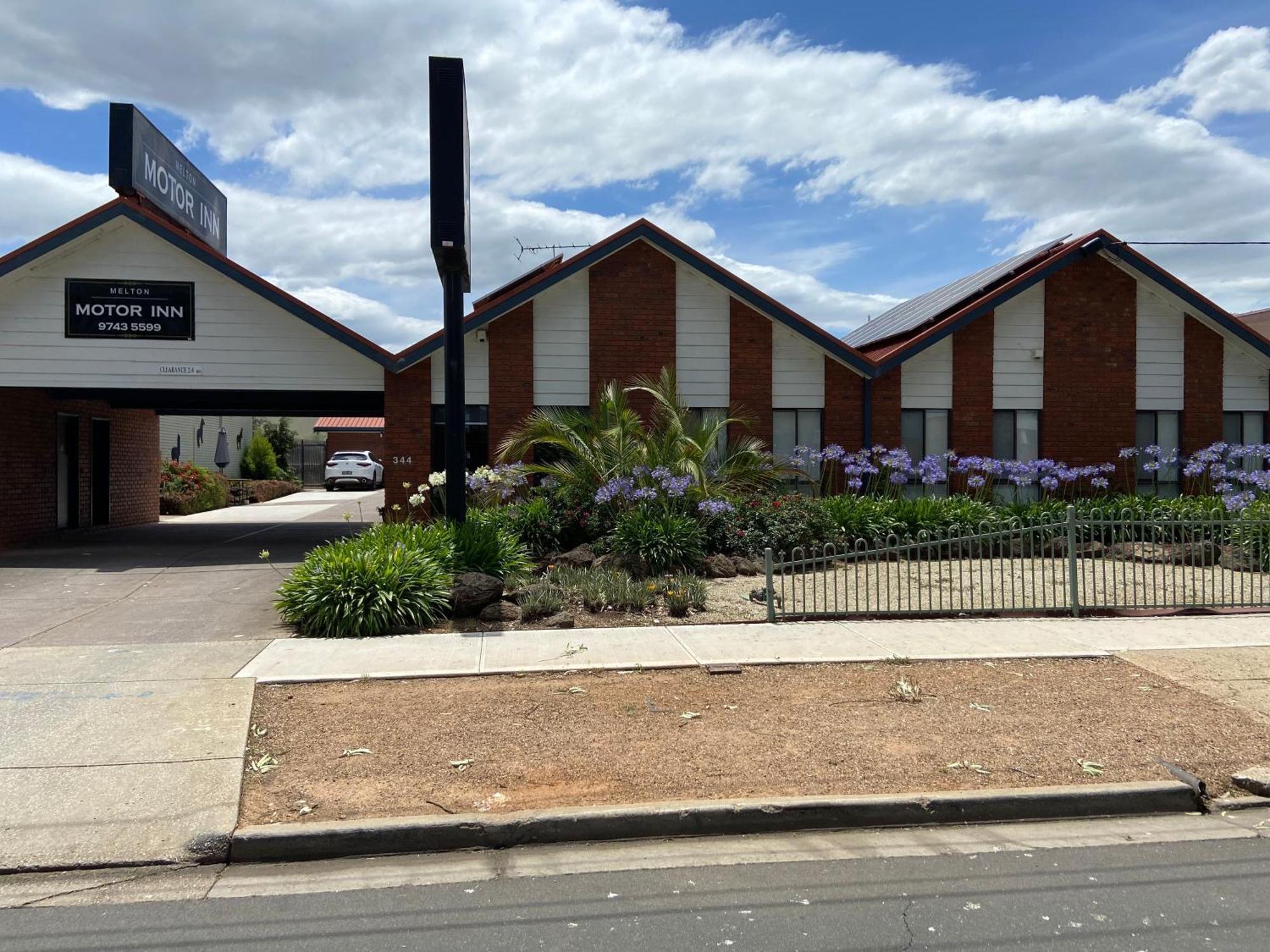 Melton Motor Inn And Apartments Екстериор снимка