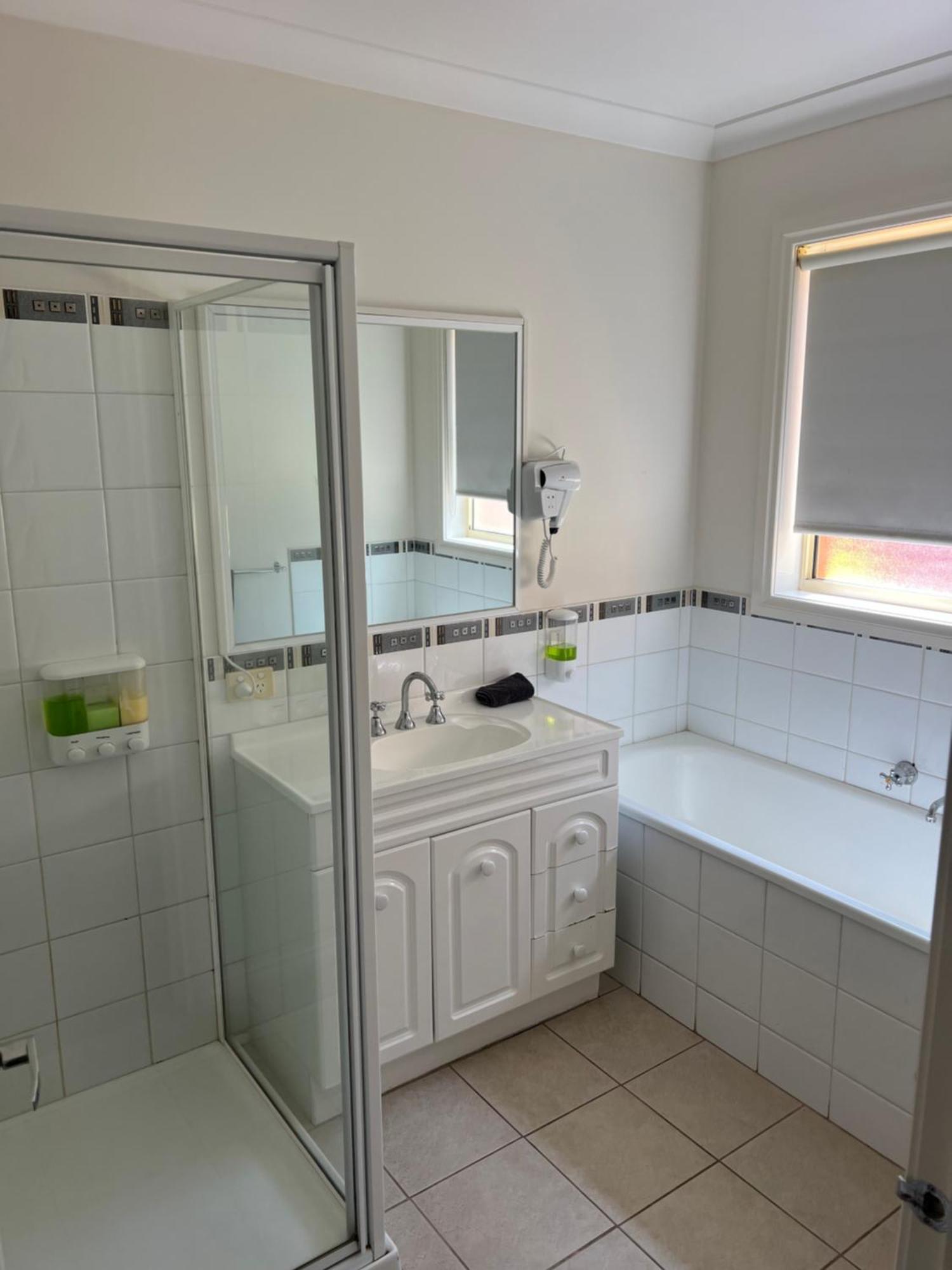 Melton Motor Inn And Apartments Екстериор снимка
