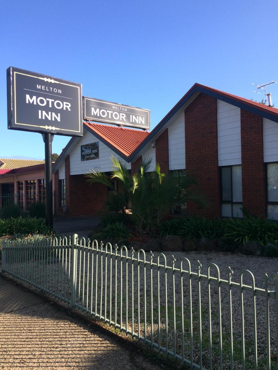 Melton Motor Inn And Apartments Екстериор снимка