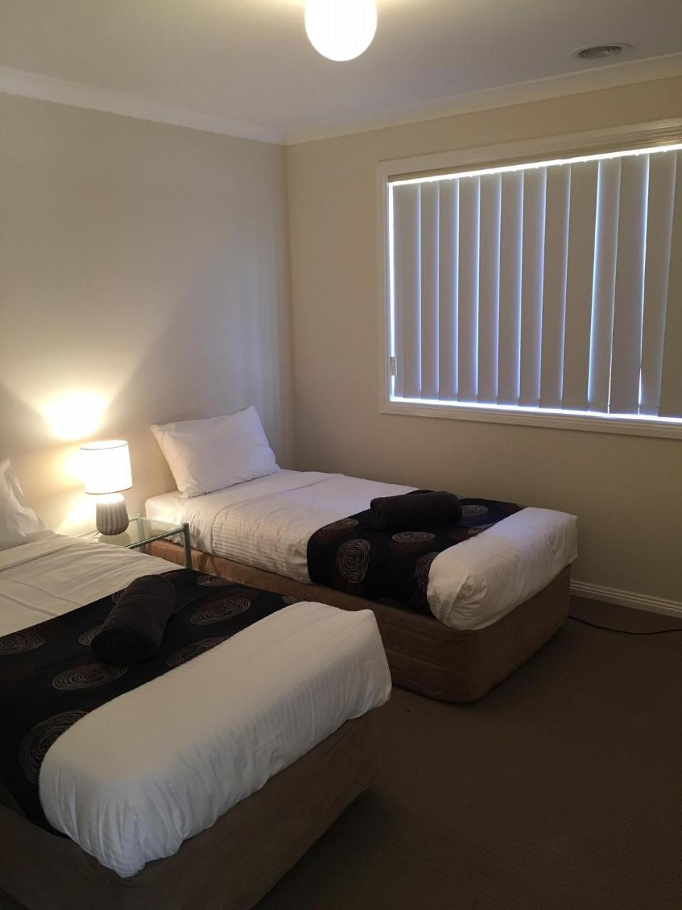 Melton Motor Inn And Apartments Екстериор снимка