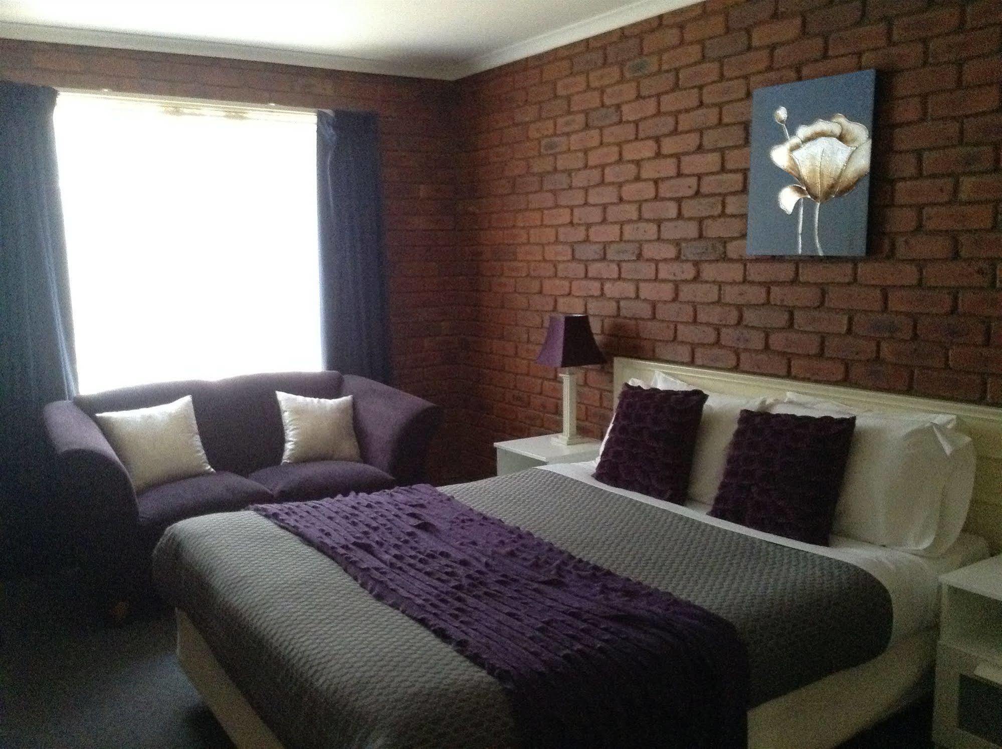 Melton Motor Inn And Apartments Екстериор снимка