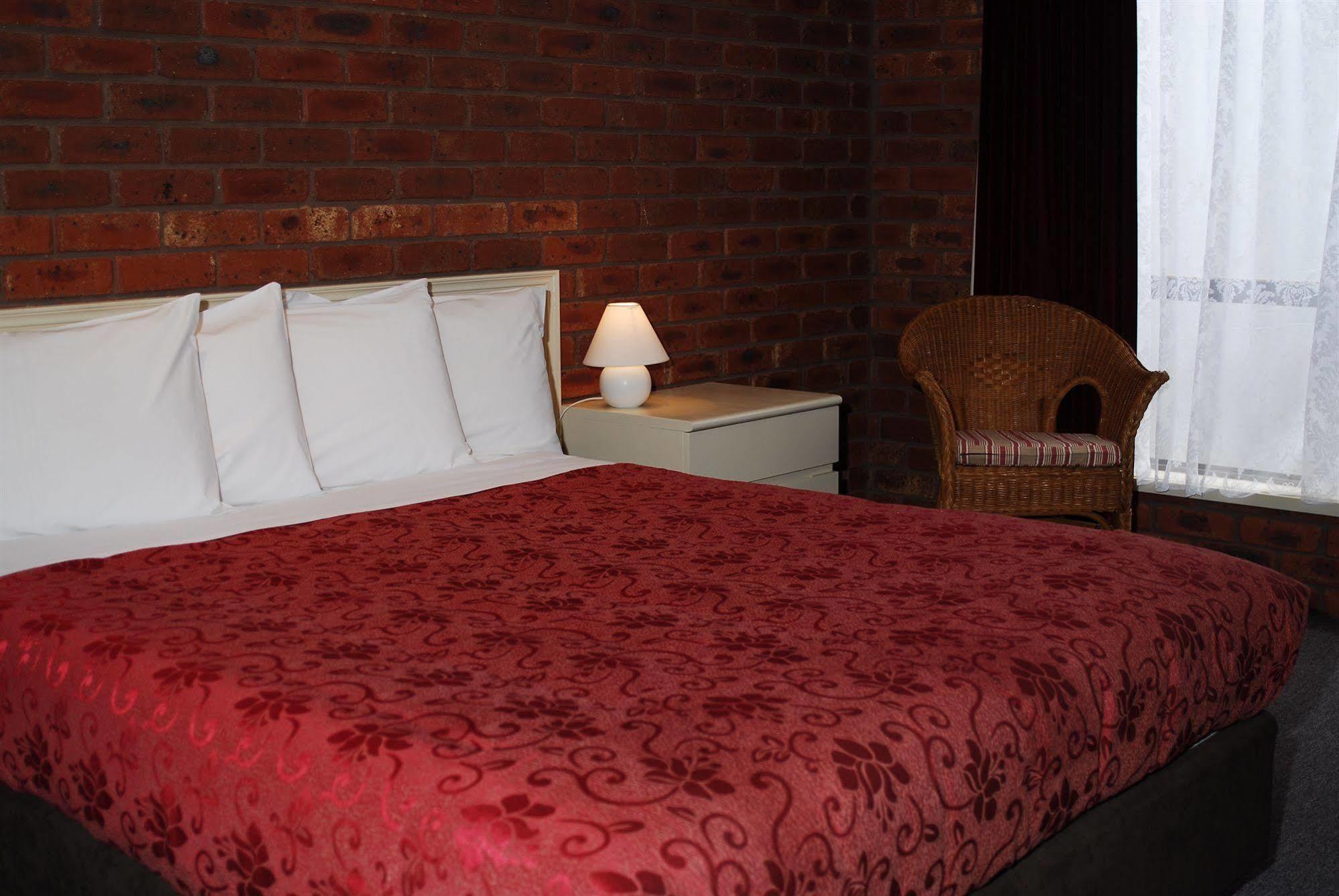 Melton Motor Inn And Apartments Екстериор снимка