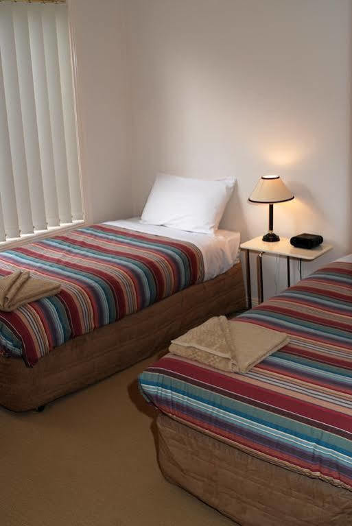 Melton Motor Inn And Apartments Екстериор снимка
