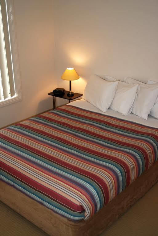 Melton Motor Inn And Apartments Екстериор снимка