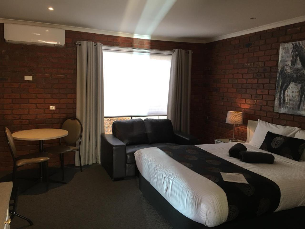 Melton Motor Inn And Apartments Екстериор снимка